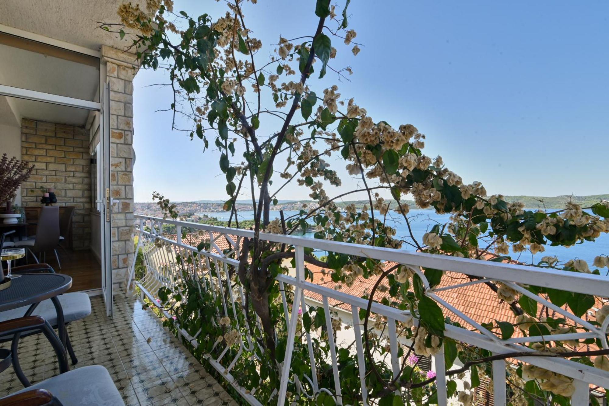 Apartment Spira Puovica Трогир Екстериор снимка
