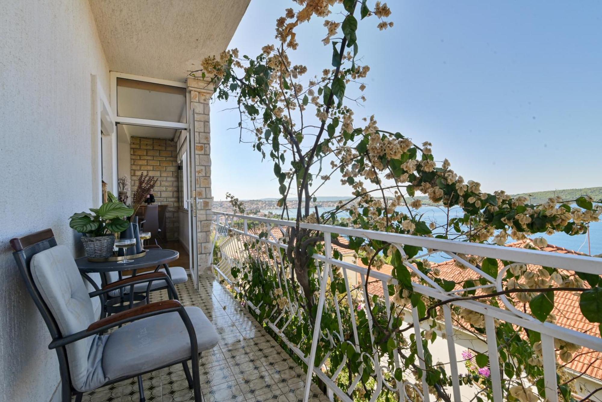 Apartment Spira Puovica Трогир Екстериор снимка