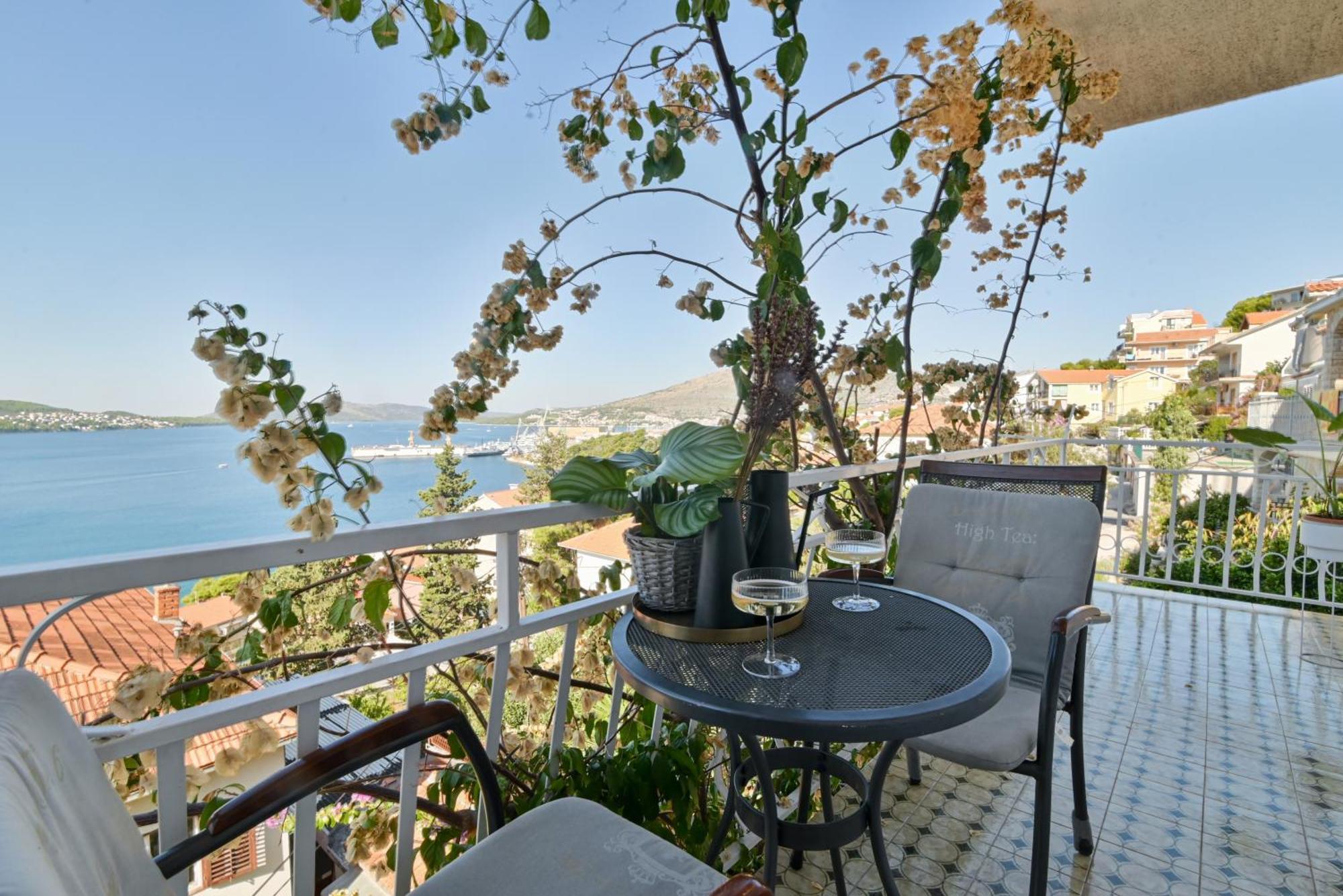 Apartment Spira Puovica Трогир Екстериор снимка