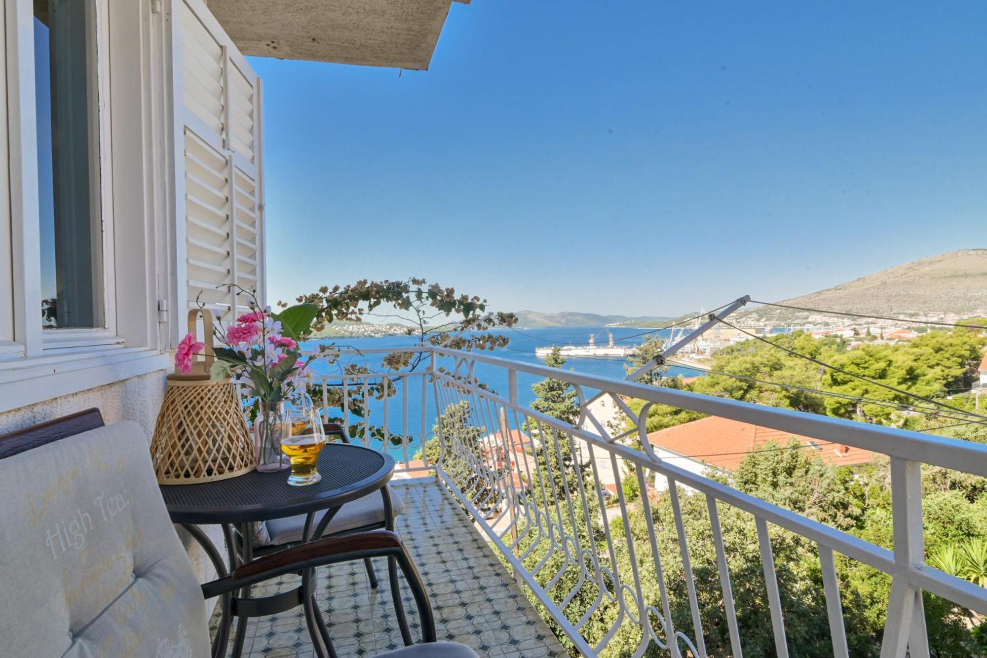 Apartment Spira Puovica Трогир Екстериор снимка