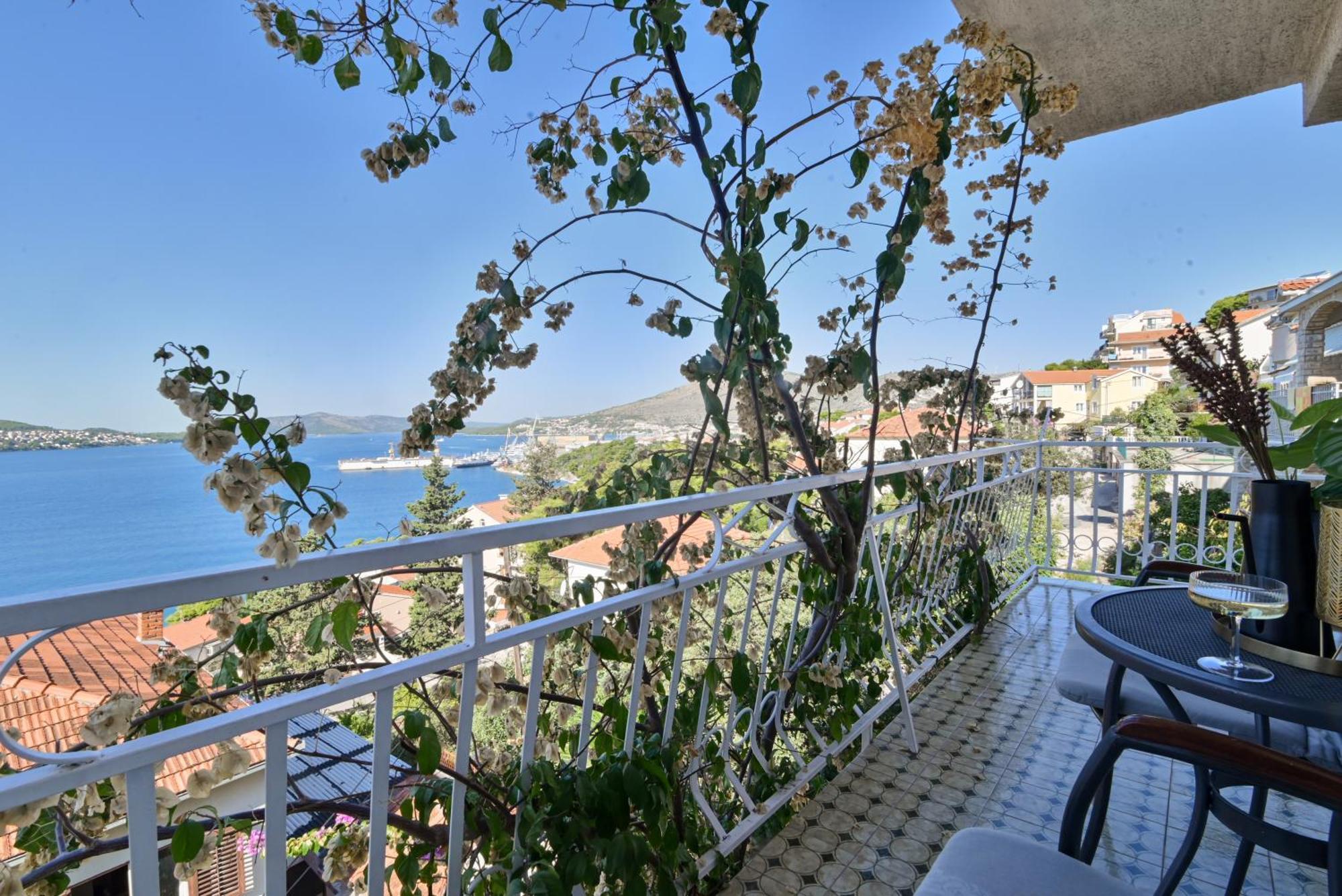 Apartment Spira Puovica Трогир Екстериор снимка