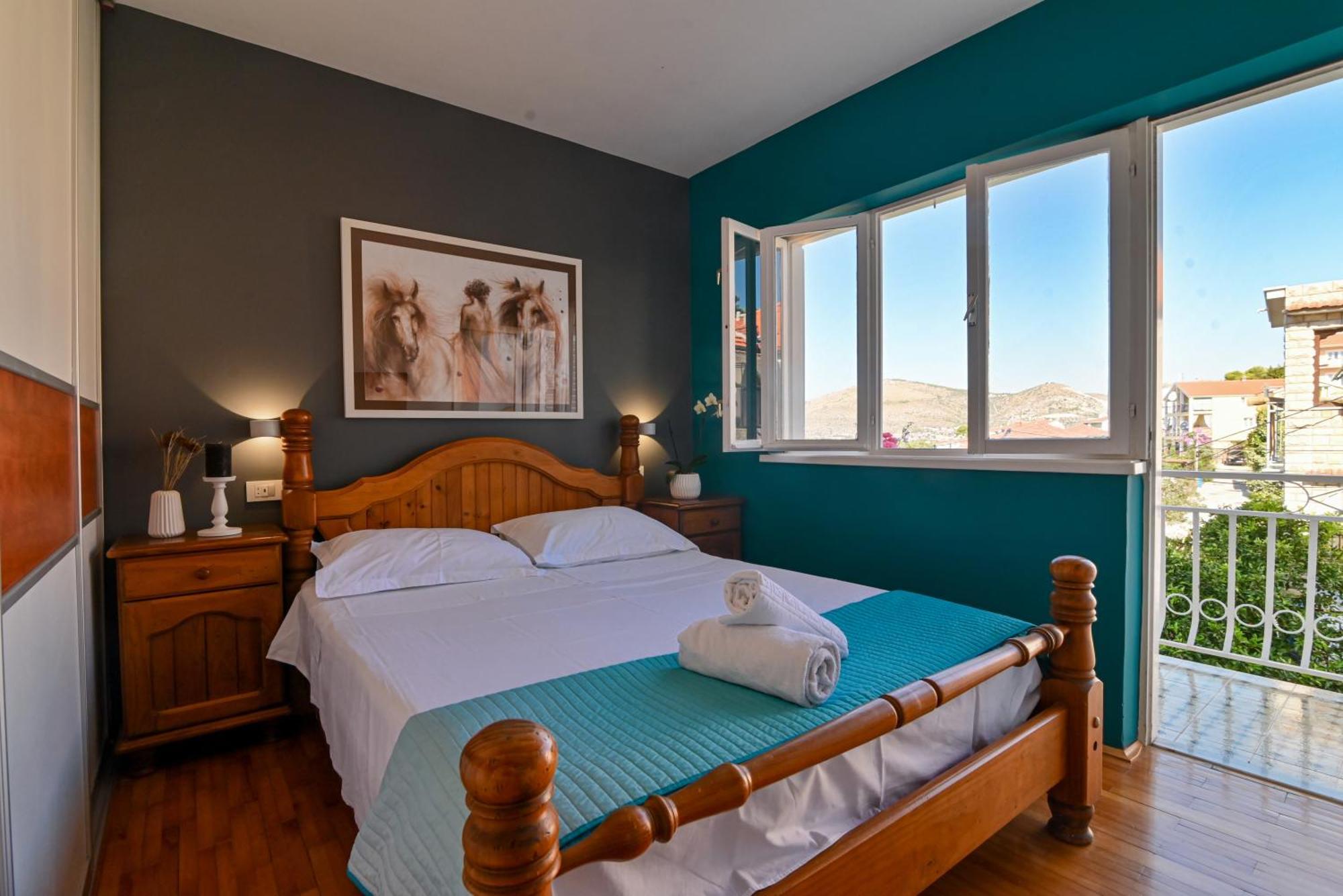 Apartment Spira Puovica Трогир Екстериор снимка