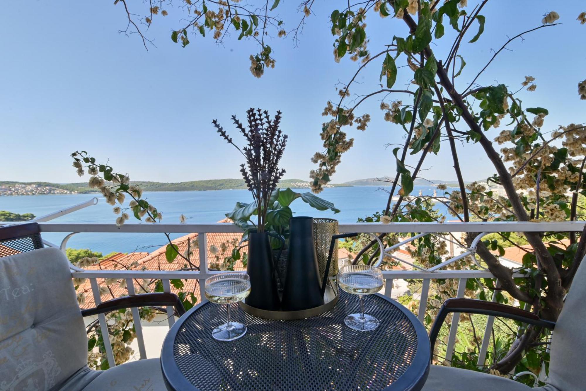 Apartment Spira Puovica Трогир Екстериор снимка